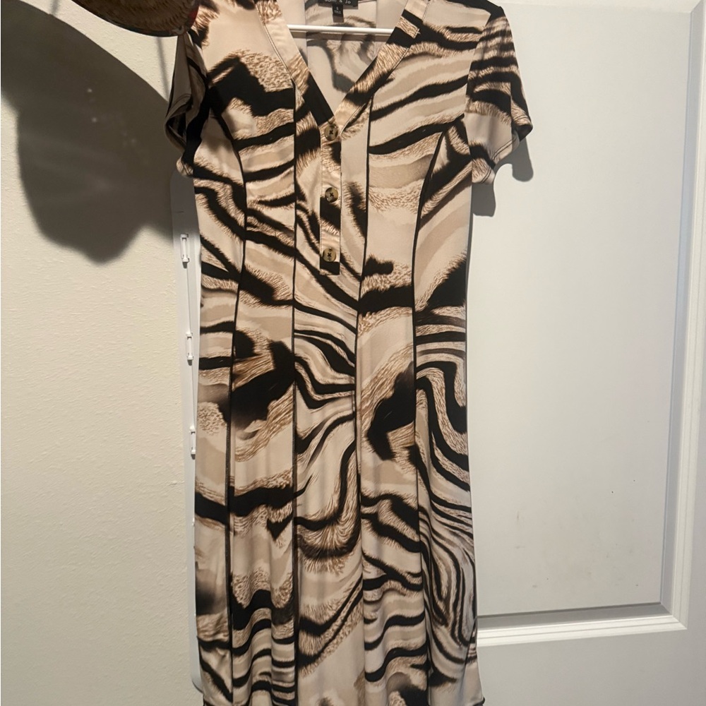Sami & Jo Black and Cream V-Neck Flutter Sleeve Dress
